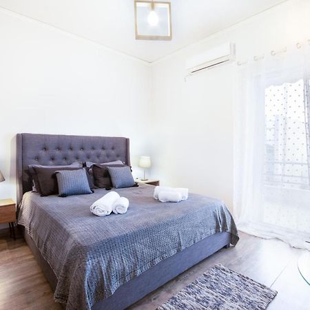 Apartment With Parking Near Medical Center Атина Екстериор снимка