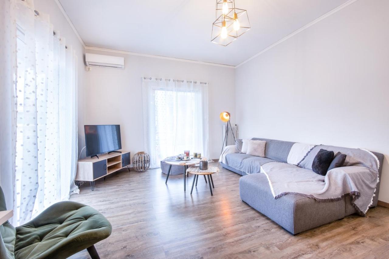 Apartment With Parking Near Medical Center Атина Екстериор снимка