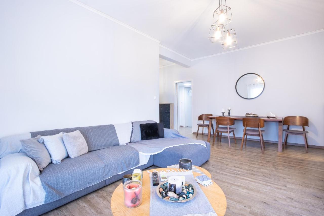 Apartment With Parking Near Medical Center Атина Екстериор снимка