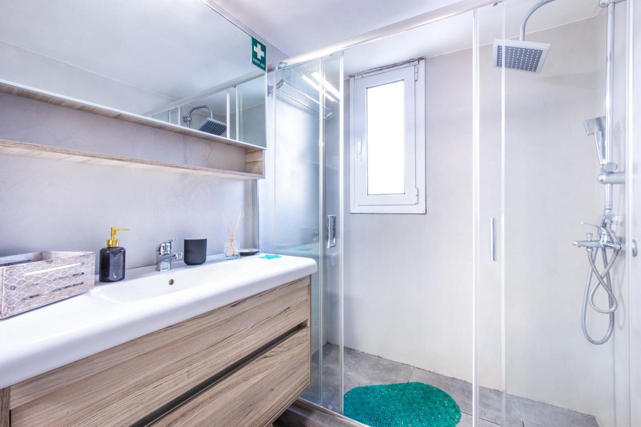 Apartment With Parking Near Medical Center Атина Екстериор снимка
