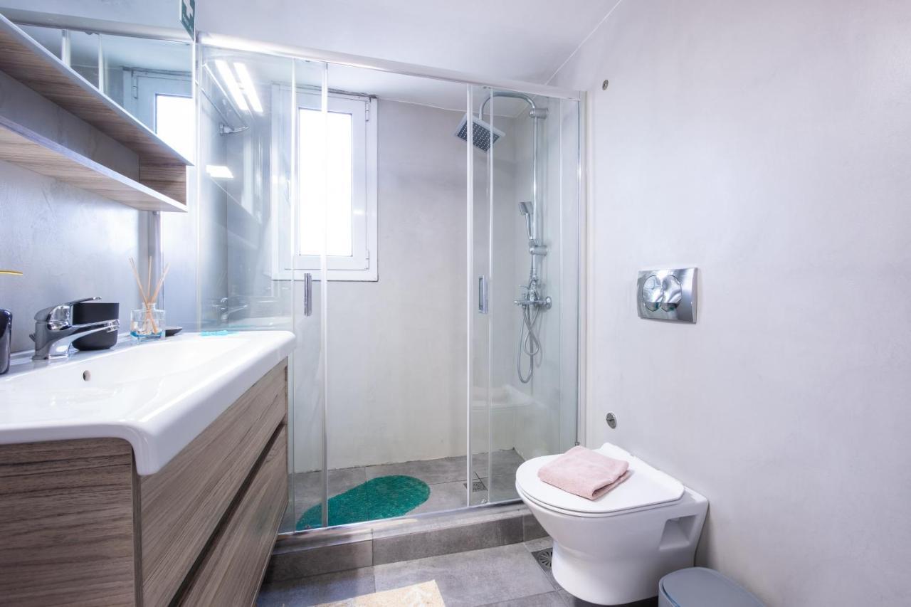 Apartment With Parking Near Medical Center Атина Екстериор снимка