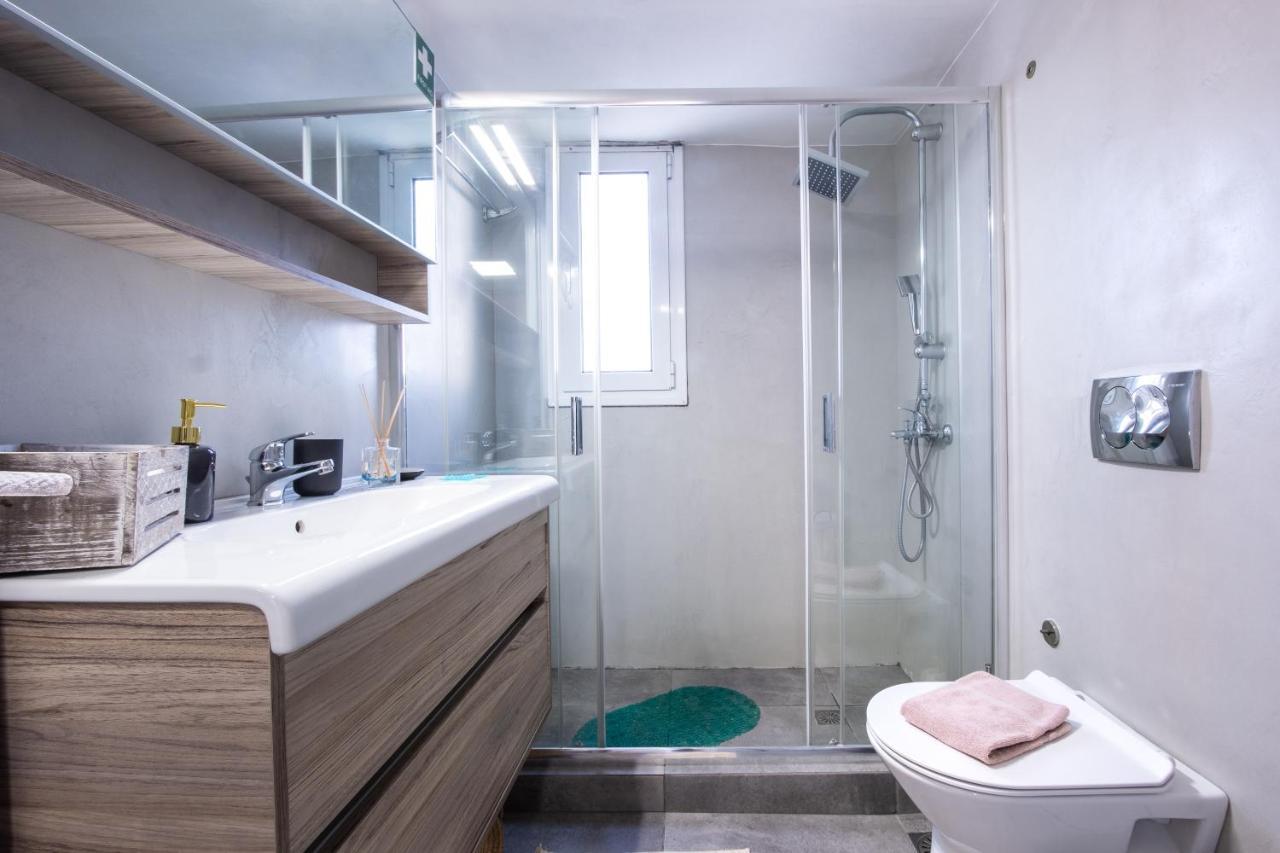 Apartment With Parking Near Medical Center Атина Екстериор снимка