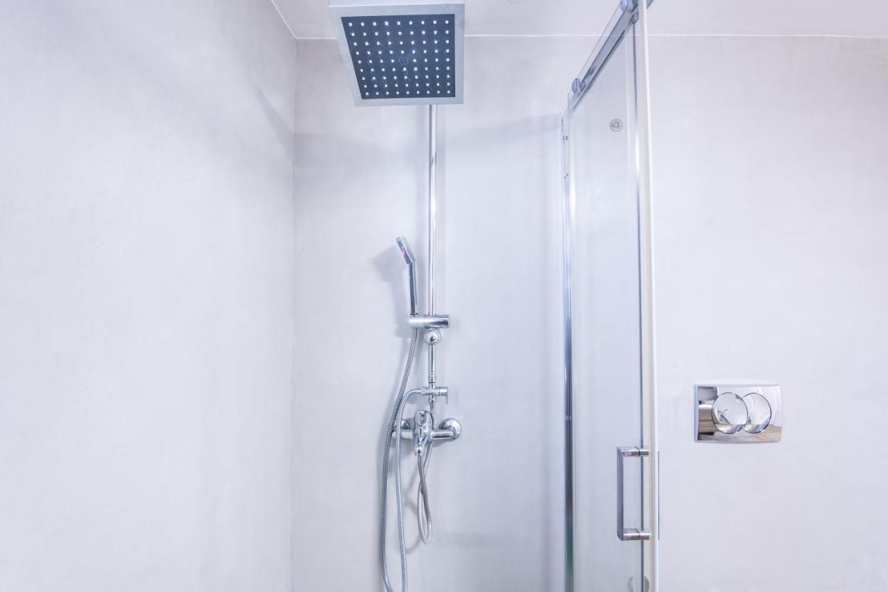 Apartment With Parking Near Medical Center Атина Екстериор снимка